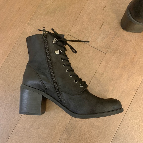 Women’s White Mountain Black Ankle Combat Booties - Picture 15 of 15